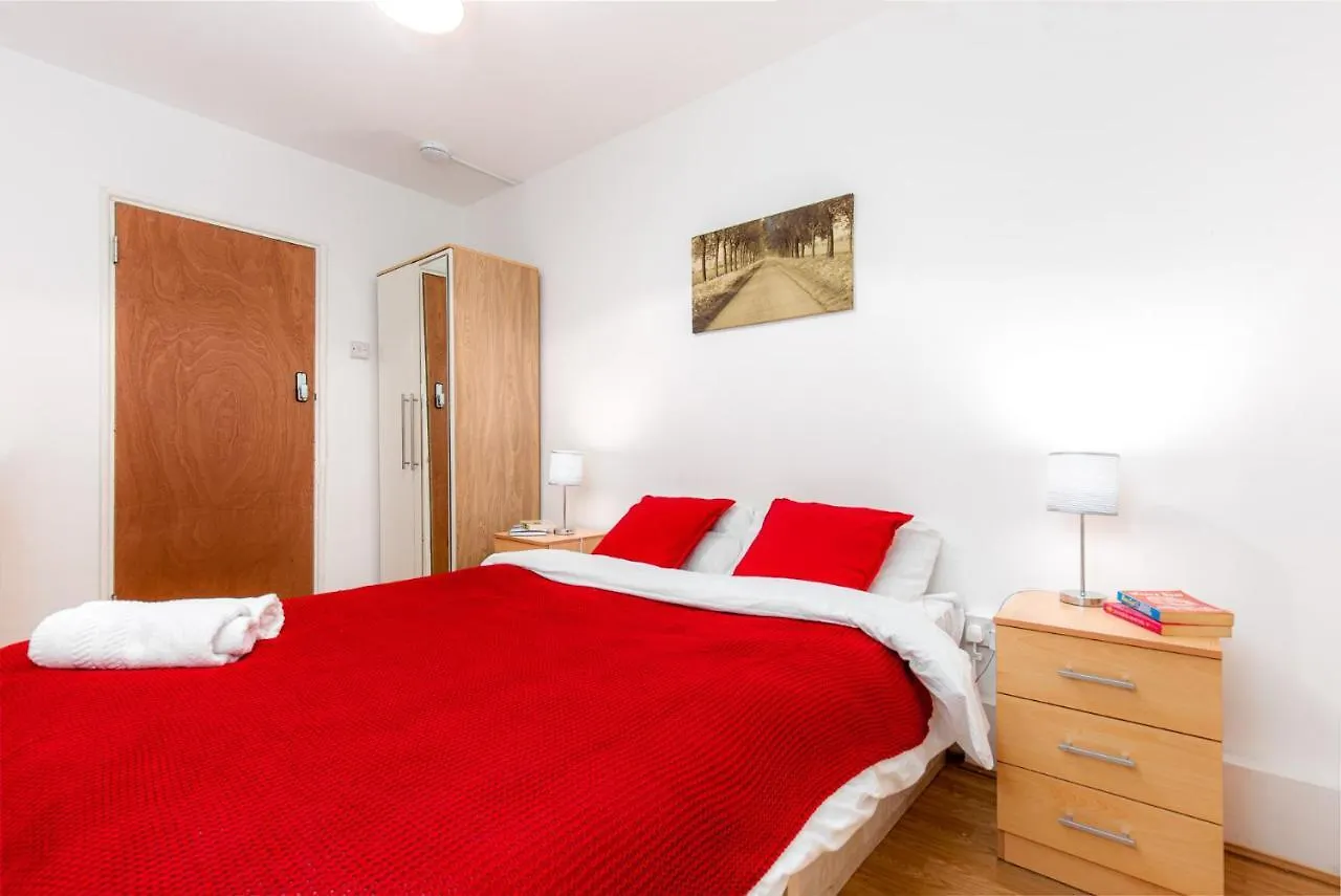 Homestay Bracken House Apartment Croydon
